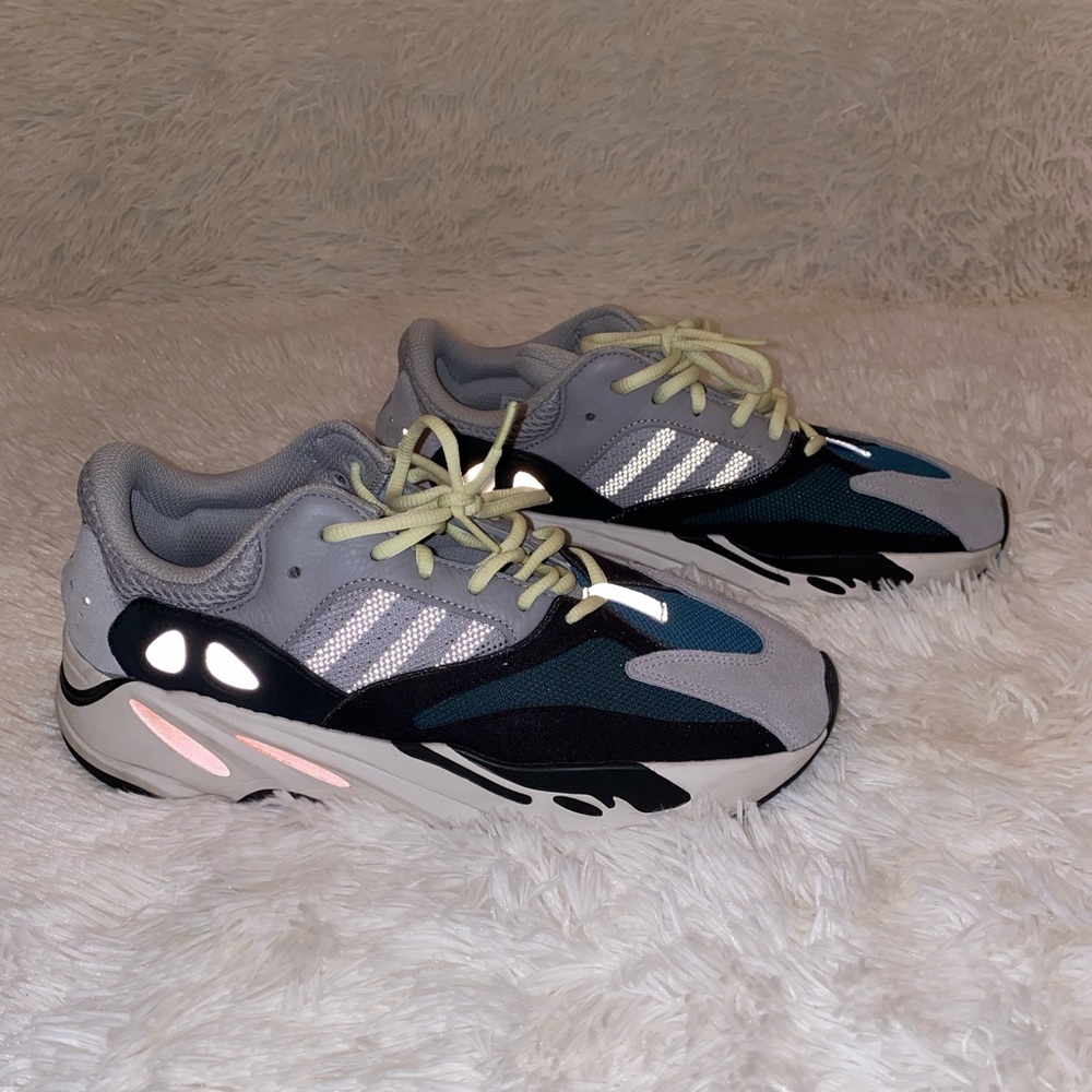 Yeezy waverunner shoe